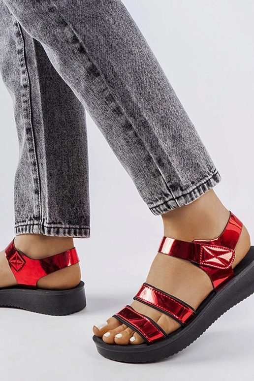 Brices červené sandále z lakovanej kože