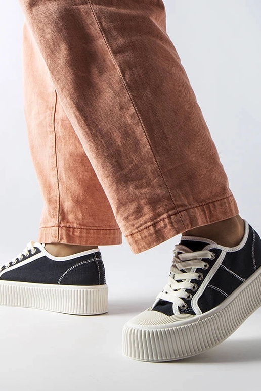 Čierne tenisky na platforme Castanthei