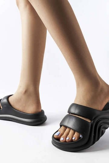 Čierne gumené žabky Geneve