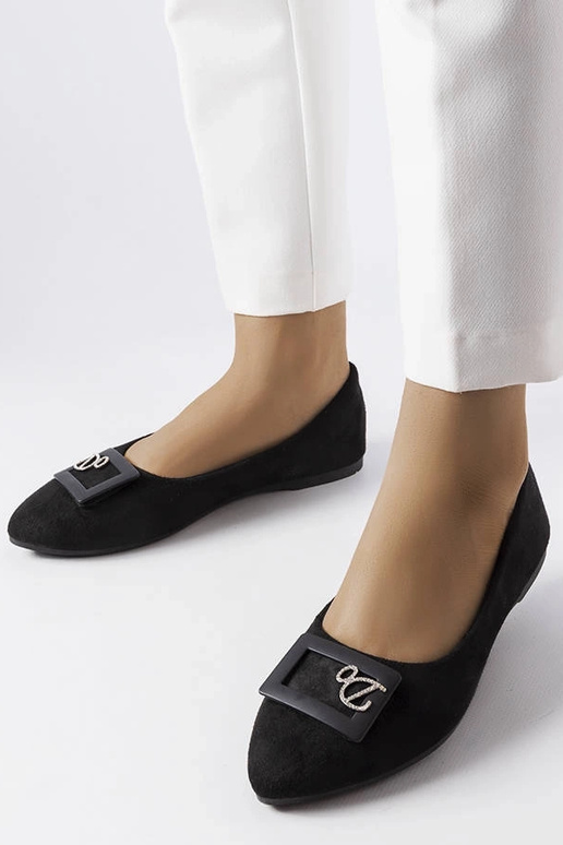 Čierne balerínky zdobené zirkónmi...