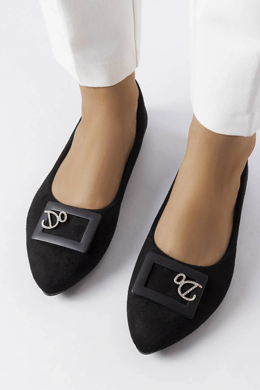 Čierne balerínky zdobené zirkónmi...