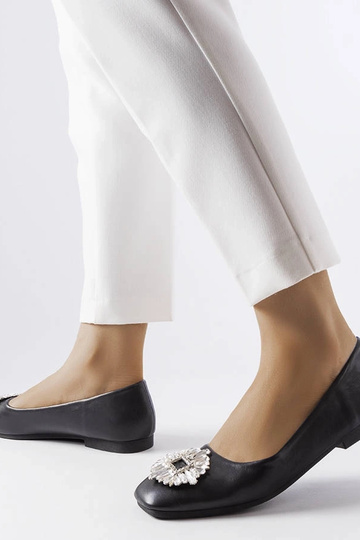 Čierne balerínky s brošňou... 2