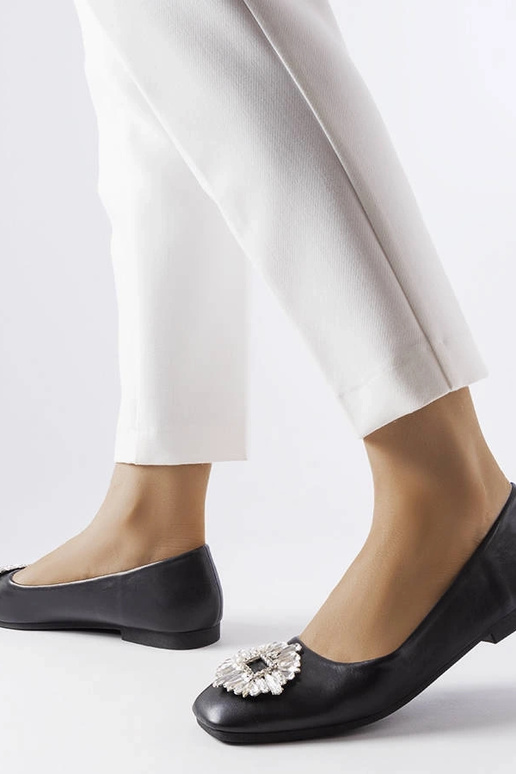 Čierne balerínky s brošňou Miren