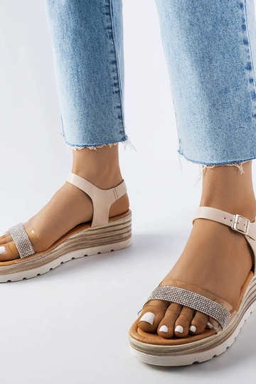 Béžové sandále na kline...