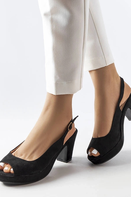 Čierne sandále Dionne s blokovým...