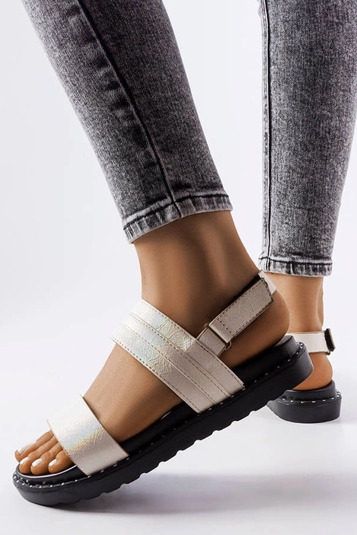 Béžové lesklé sandále Felicienne