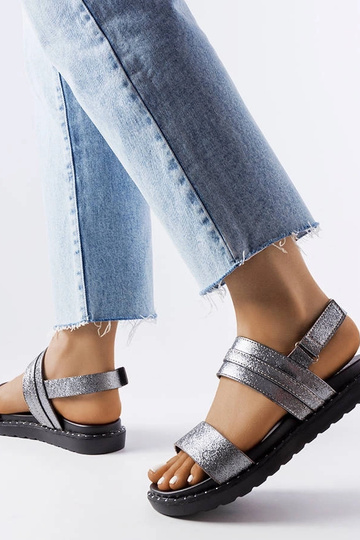 Sivé lesklé sandále Felicienne 2