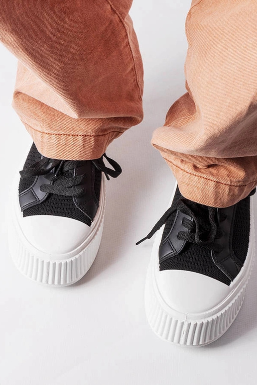 Čierne látkové tenisky na platforme...