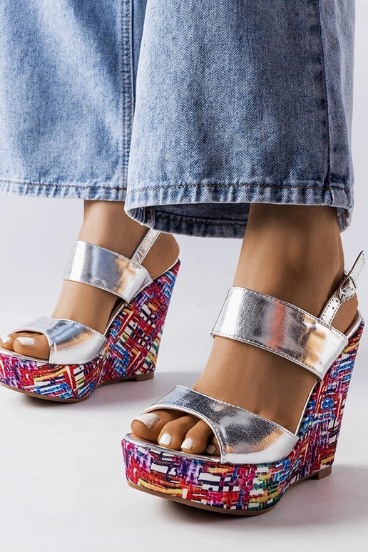 Strieborné sandále so zdobenými...