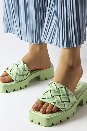 Lora zelené žabky na...