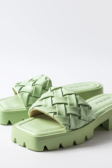 Lora zelené žabky na... 2