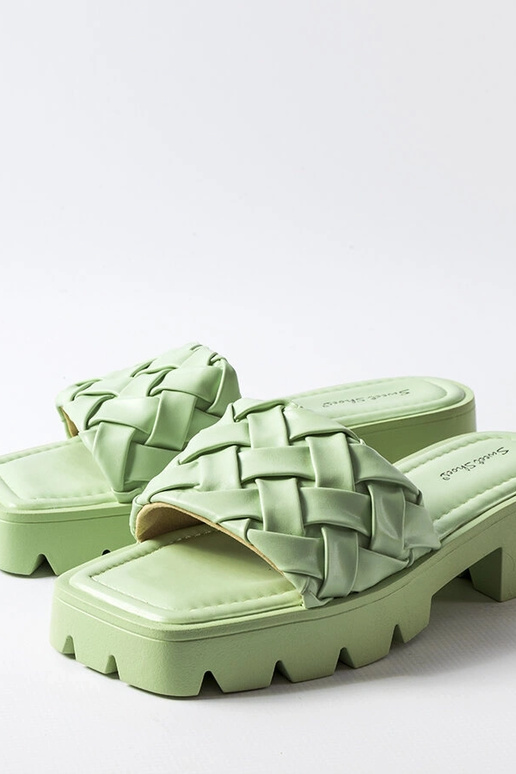 Lora zelené žabky na traktorovej...