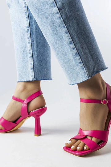 Ružové sandálky na vysokom...