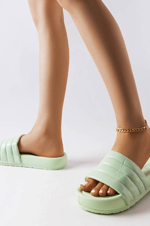 Zelené šľapky zdobené prešívaním Dorene