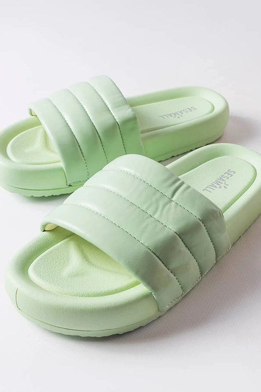 Zelené šľapky zdobené prešívaním Dorene