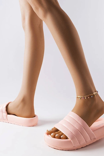 Ružové šľapky zdobené... 2