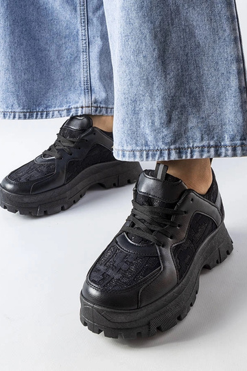 Čierne robustné tenisky...