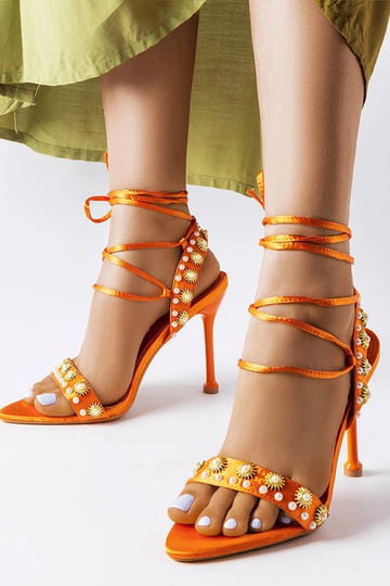 Oranžové sandále zdobené...