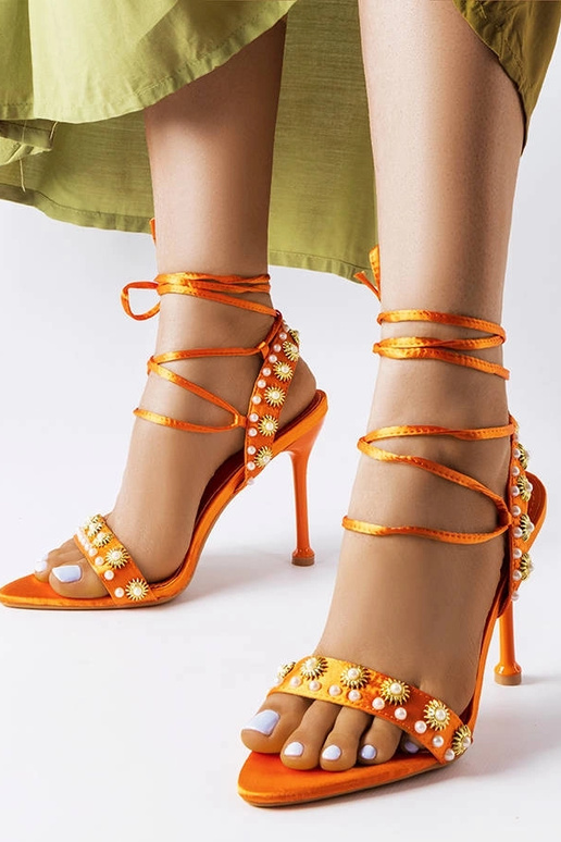 Oranžové sandále zdobené perlami Grange
