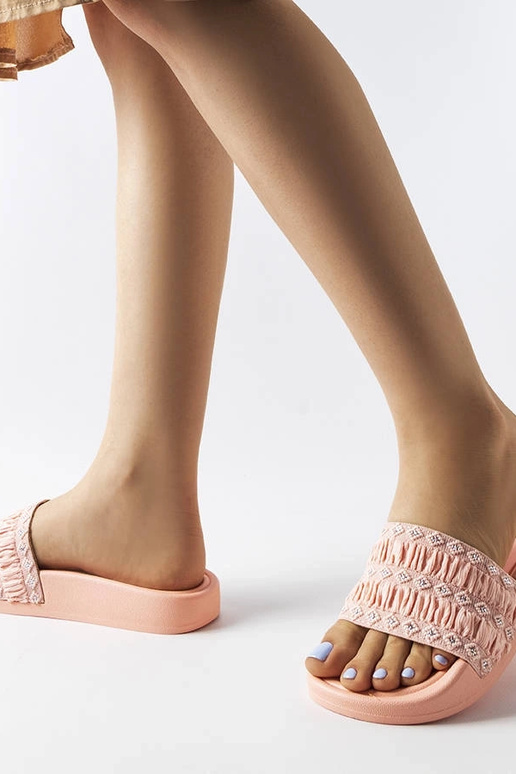 Ružové volánové šľapky Ernest