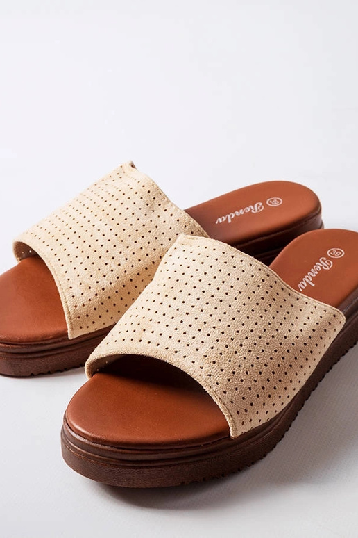 Pieskové šľapky s perforovaným... Pieskové šľapky s perforovaným...