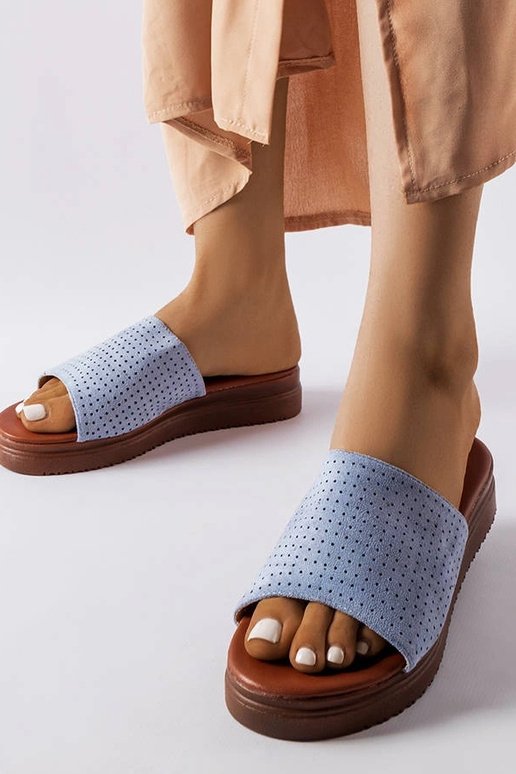 Modré prelamované šľapky značky Idabel