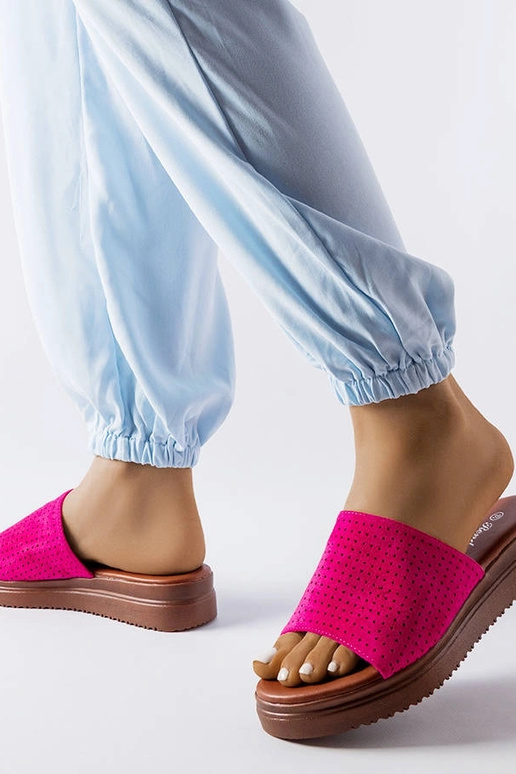 Tmavoružové šľapky s prelamovaným...