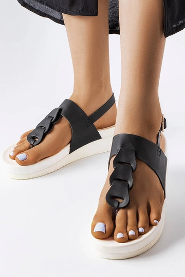 Čierne klinové sandále...