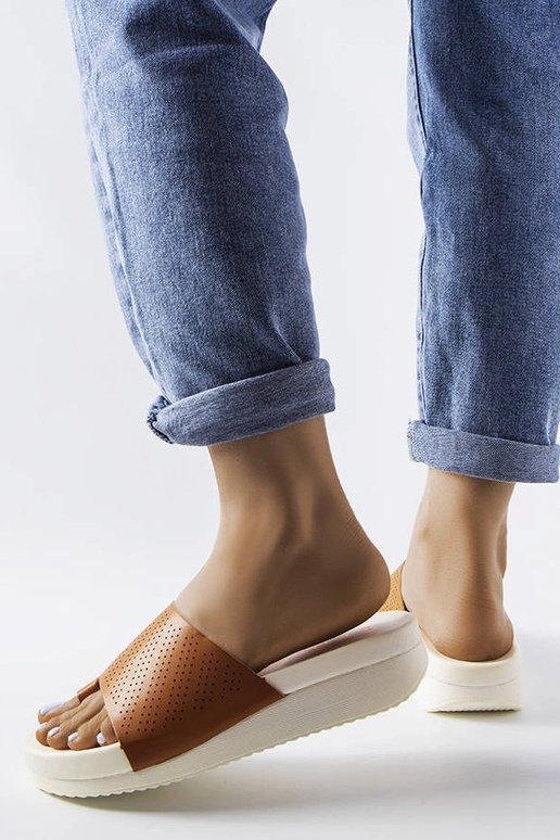 Hnedé sandále Monferrato na kline