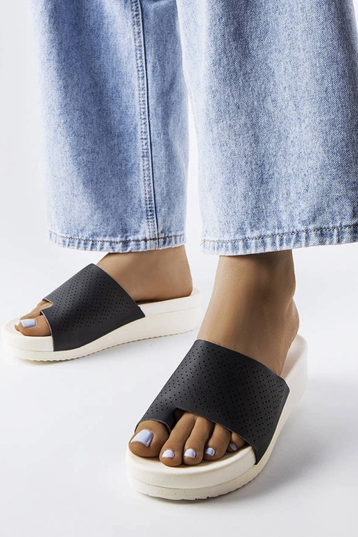 Čierne klinové sandále Monferrato