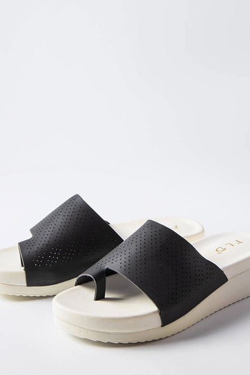 Čierne klinové sandále... 2