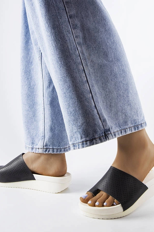 Čierne klinové sandále Monferrato