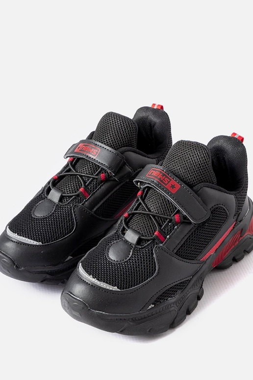 Čierno-červené športové topánky na...