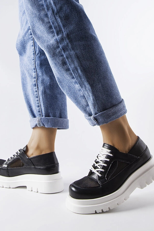 Čierne prelamované masívne poltopánky...