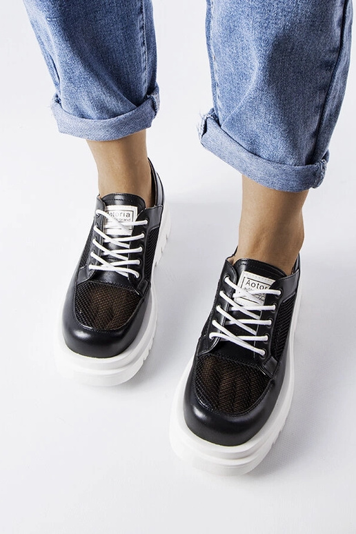 Čierne prelamované masívne poltopánky...