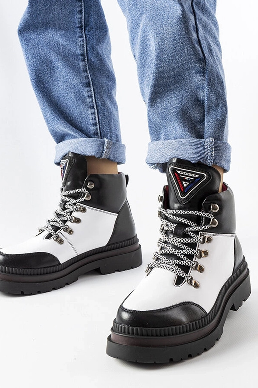 Čiernobiele zateplené čižmy Solofra