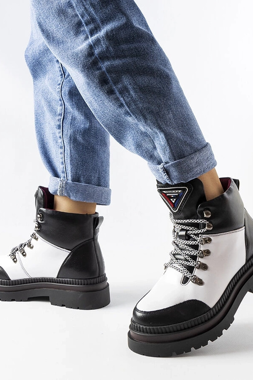 Čiernobiele zateplené čižmy Solofra