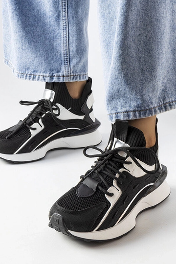 Čiernobiele štýlové tenisky...