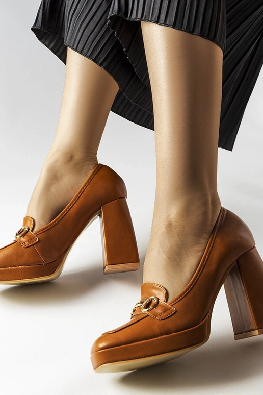 Hnedé lodičky s geometrickým...