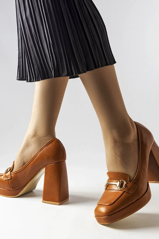 Hnedé lodičky s geometrickým...