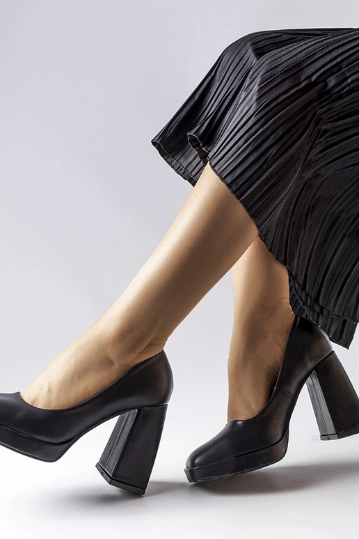 Čierne lodičky na vysokom opätku Mailly