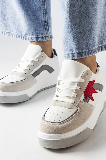 Biele športové topánky s...