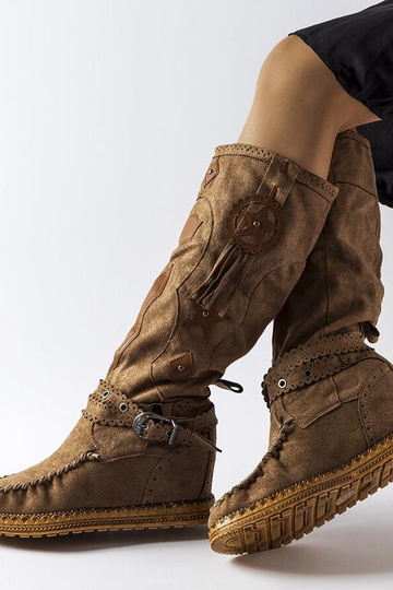 Tmavo hnedé boho čižmy...