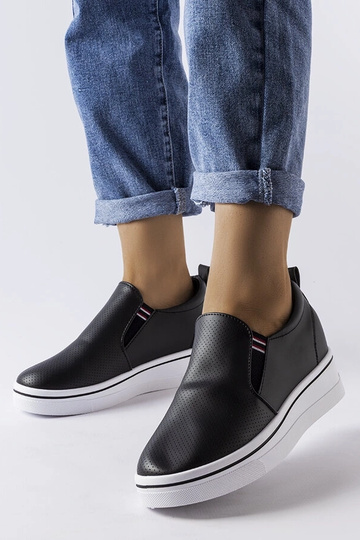 Čierne klinové tenisky...