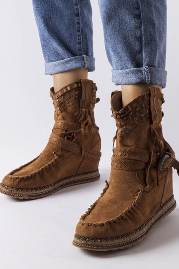 Hnedé čižmy na kline...