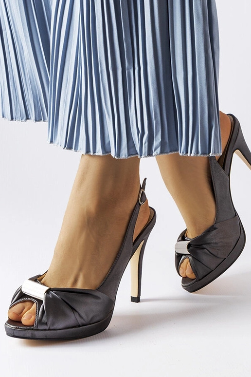 Crispina tmavosivé sandále na vysokom...