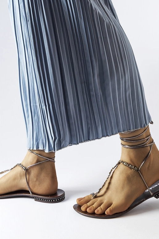 Tmavosivé sandále so zirkónmi Troghi