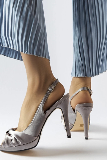 Crispina svetlosivé sandále... 2