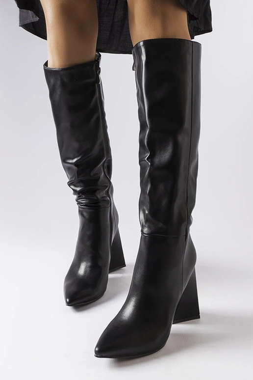 Čierne vysoké čižmy na opätku,...