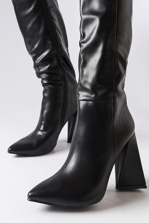 Čierne vysoké čižmy na opätku,...